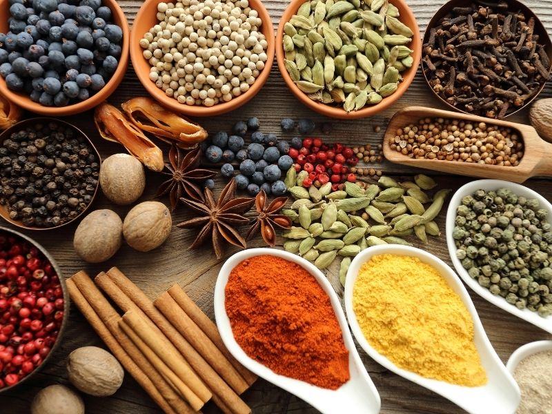 Hierbas y especias frescas